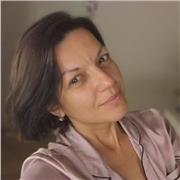 Insegno bambini di 3, 4, 5 anni  lingue Russa, lingua Inglese, Musica (pianoforte), Pittura e Ricami e Cucire vestiti.